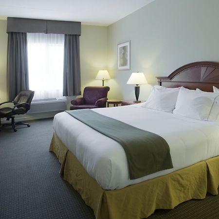 Holiday Inn Express Hotel & Suites 1000 Islands - Gananoque, An Ihg Hotel Εξωτερικό φωτογραφία